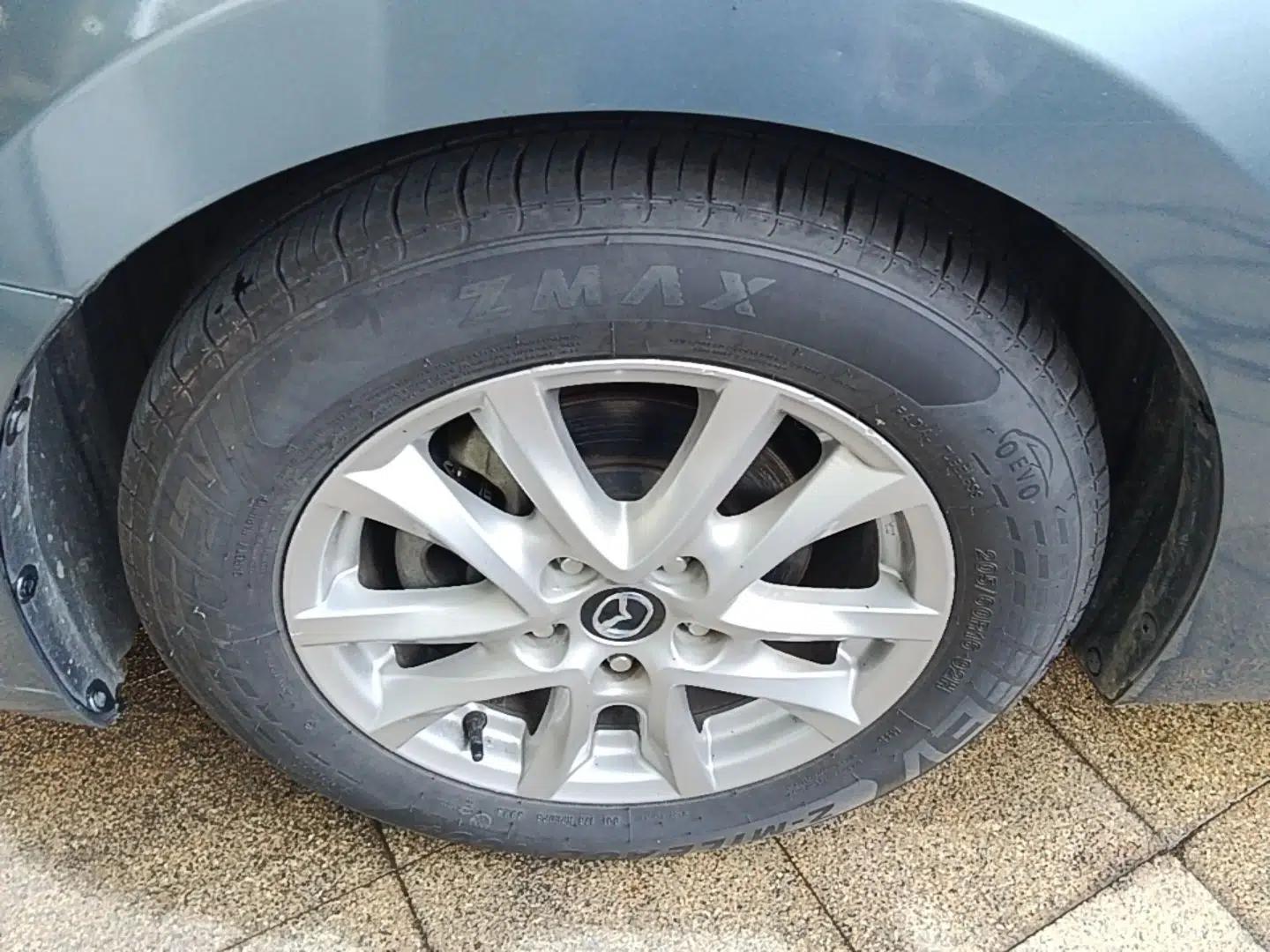 Mazda 3 Axela 2016 Sedan 1.5L Automatic Comfort Model — миниатюра 10