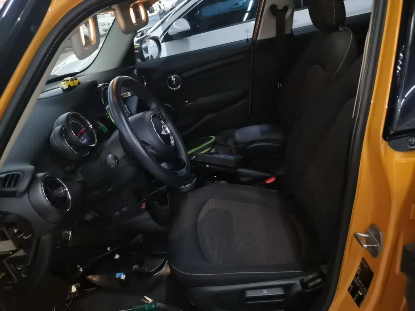 MINI 2018 1.5T ONE PLUS Five-Door Edition — миниатюра 22