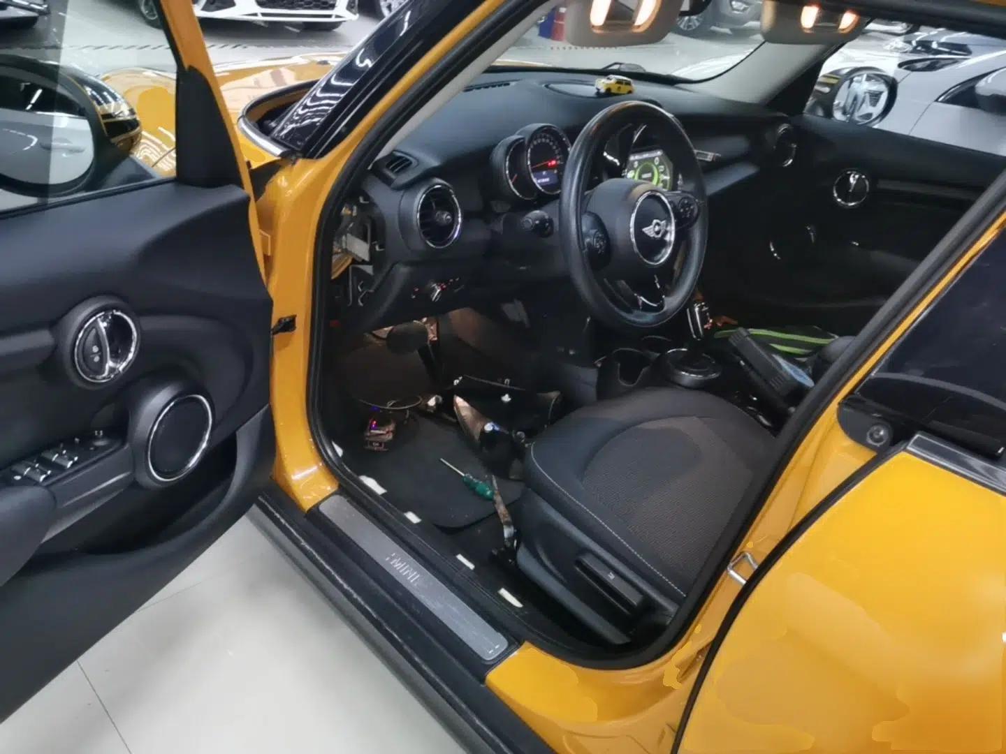 MINI 2018 1.5T ONE PLUS Five-Door Edition — миниатюра 23