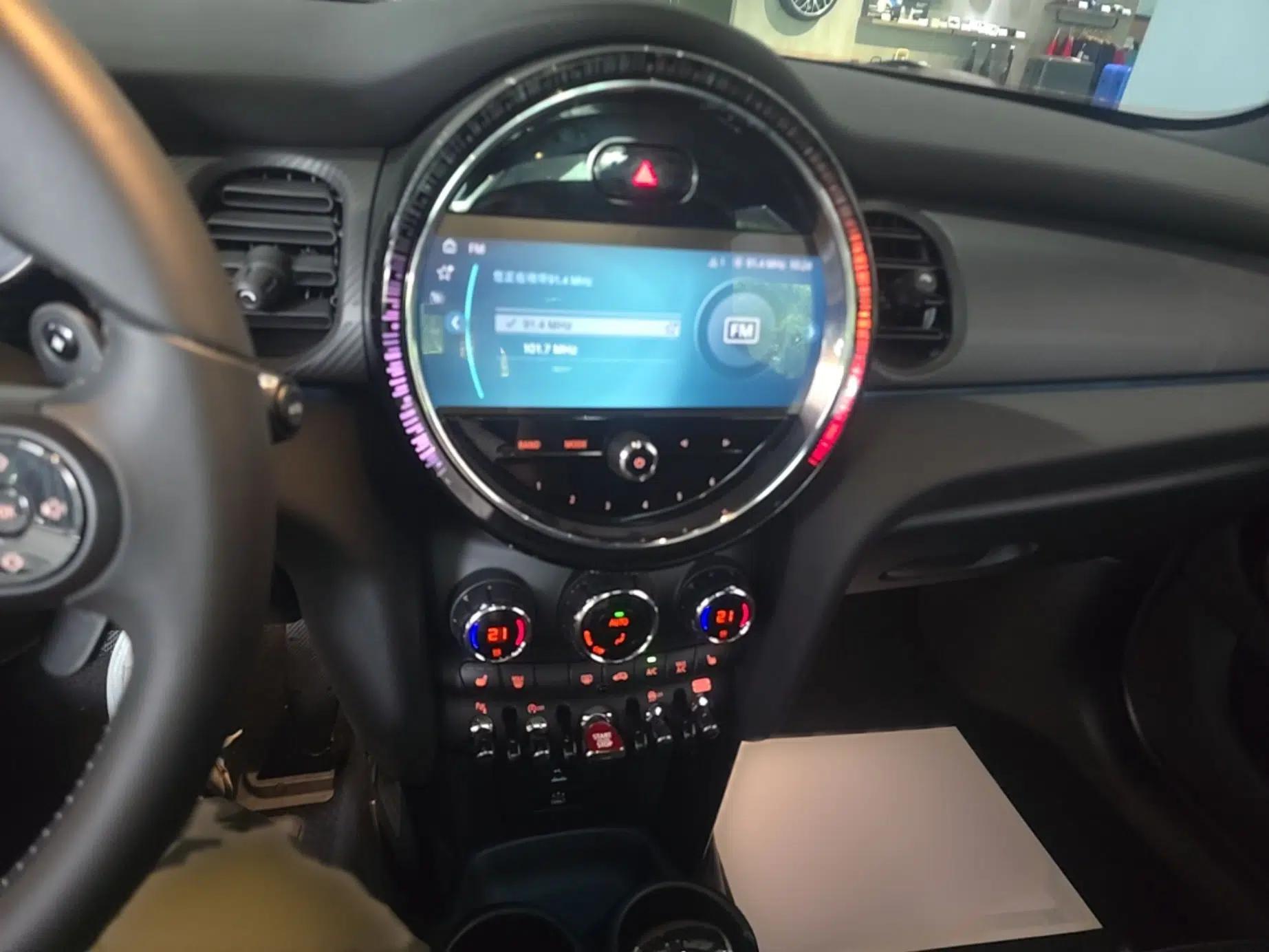 MINI 2023 Facelift 2.0T COOPER S Artist Five-Door Edition — миниатюра 12