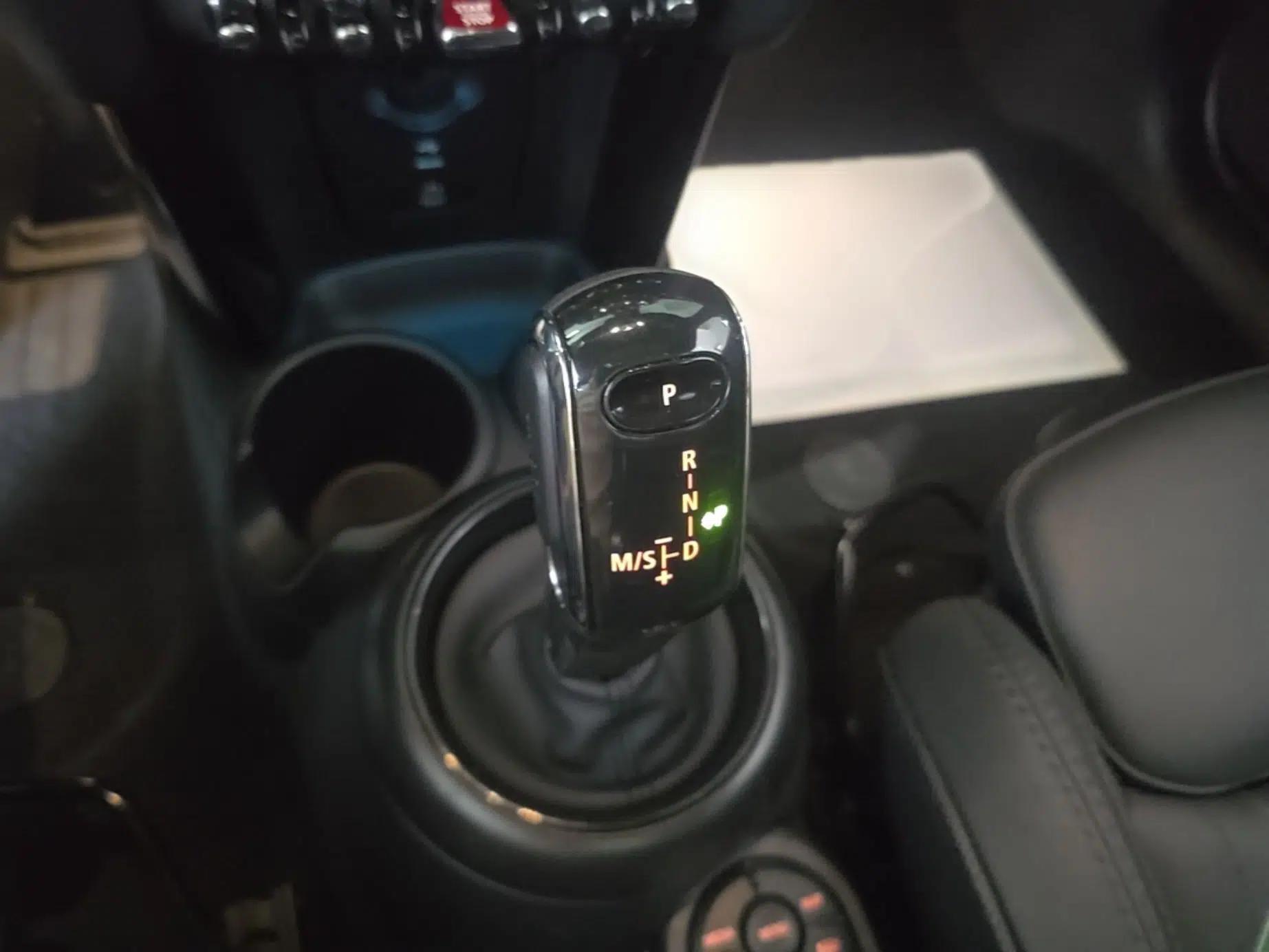 MINI 2023 Facelift 2.0T COOPER S Artist Five-Door Edition — миниатюра 13