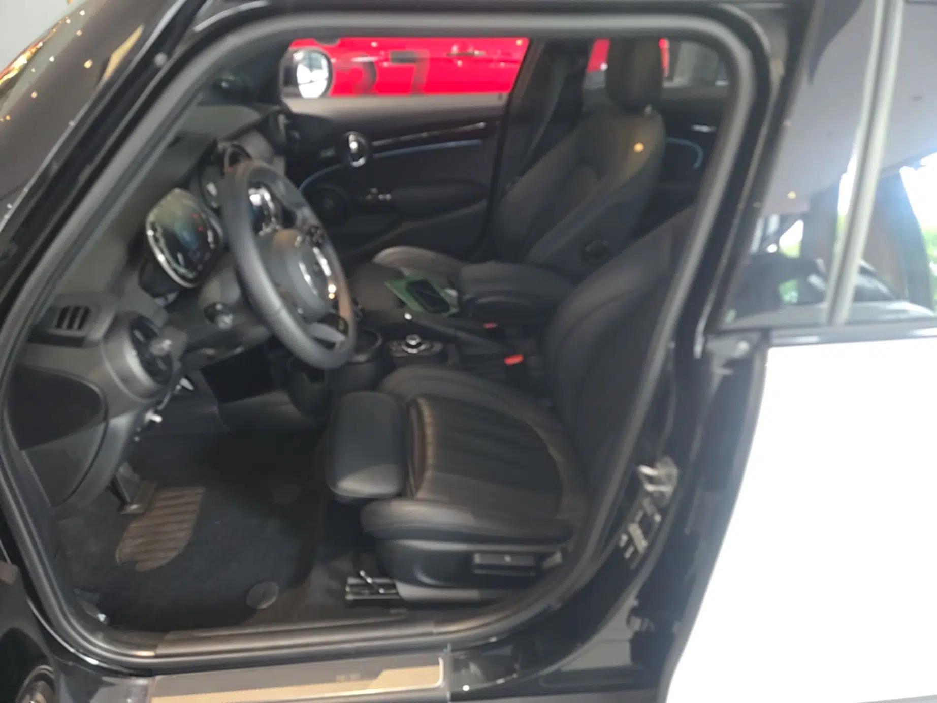 MINI 2023 Facelift 2.0T COOPER S Artist Five-Door Edition — миниатюра 14