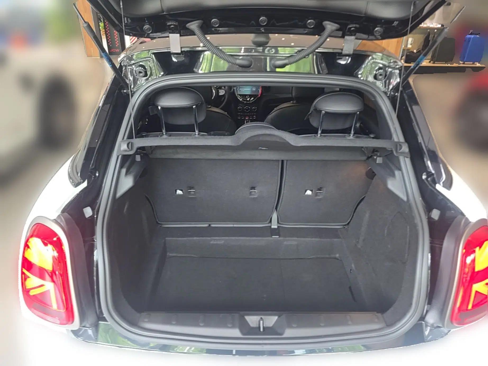 MINI 2023 Facelift 2.0T COOPER S Artist Five-Door Edition — миниатюра 16