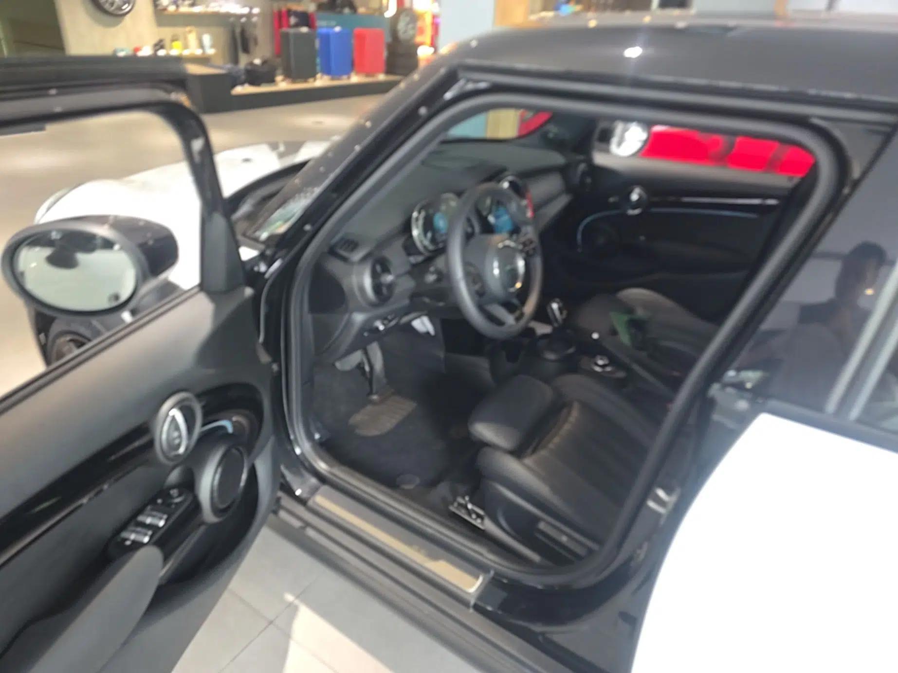 MINI 2023 Facelift 2.0T COOPER S Artist Five-Door Edition — миниатюра 19