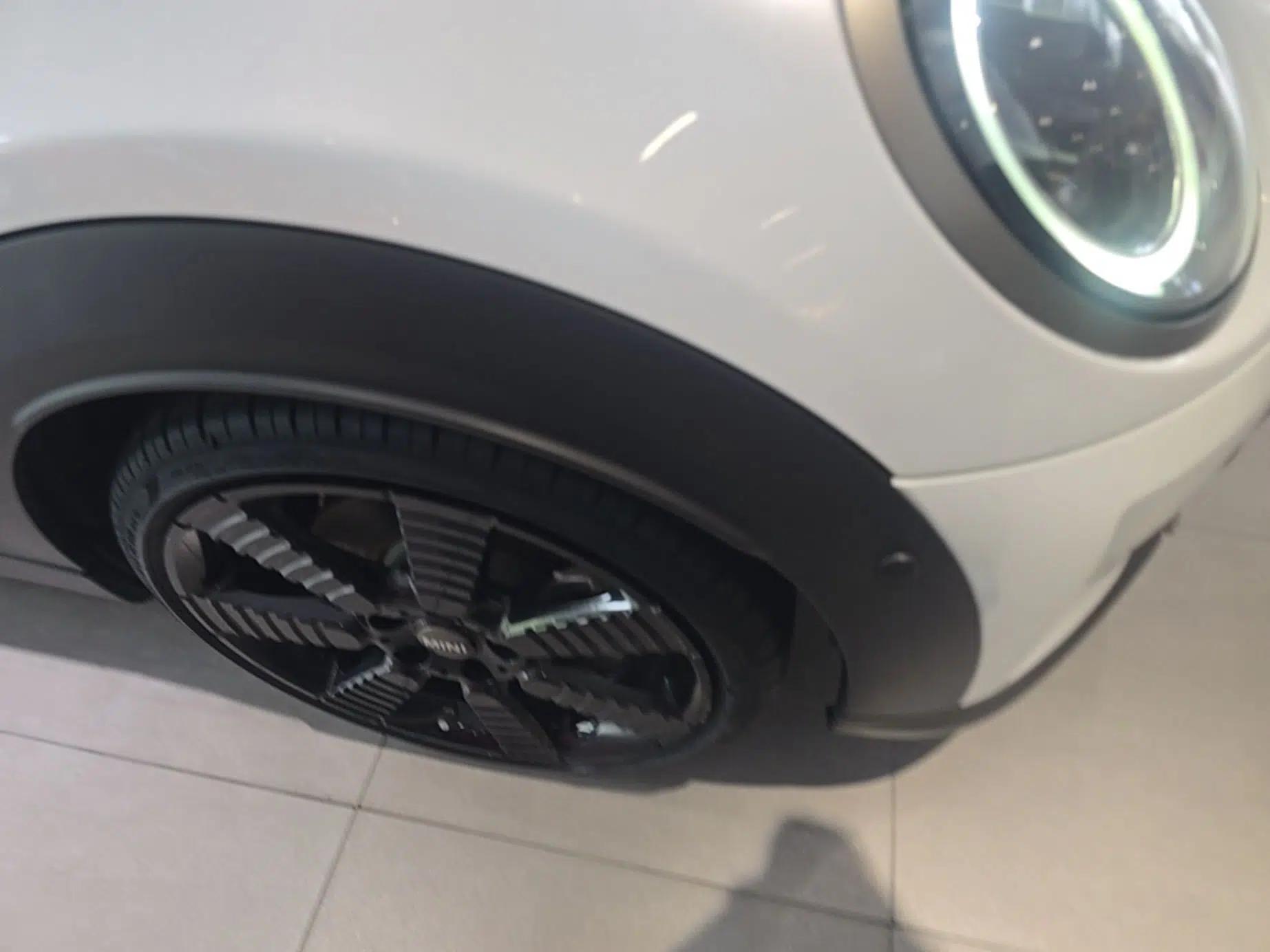 MINI 2023 Facelift 2.0T COOPER S Artist Five-Door Edition — миниатюра 8