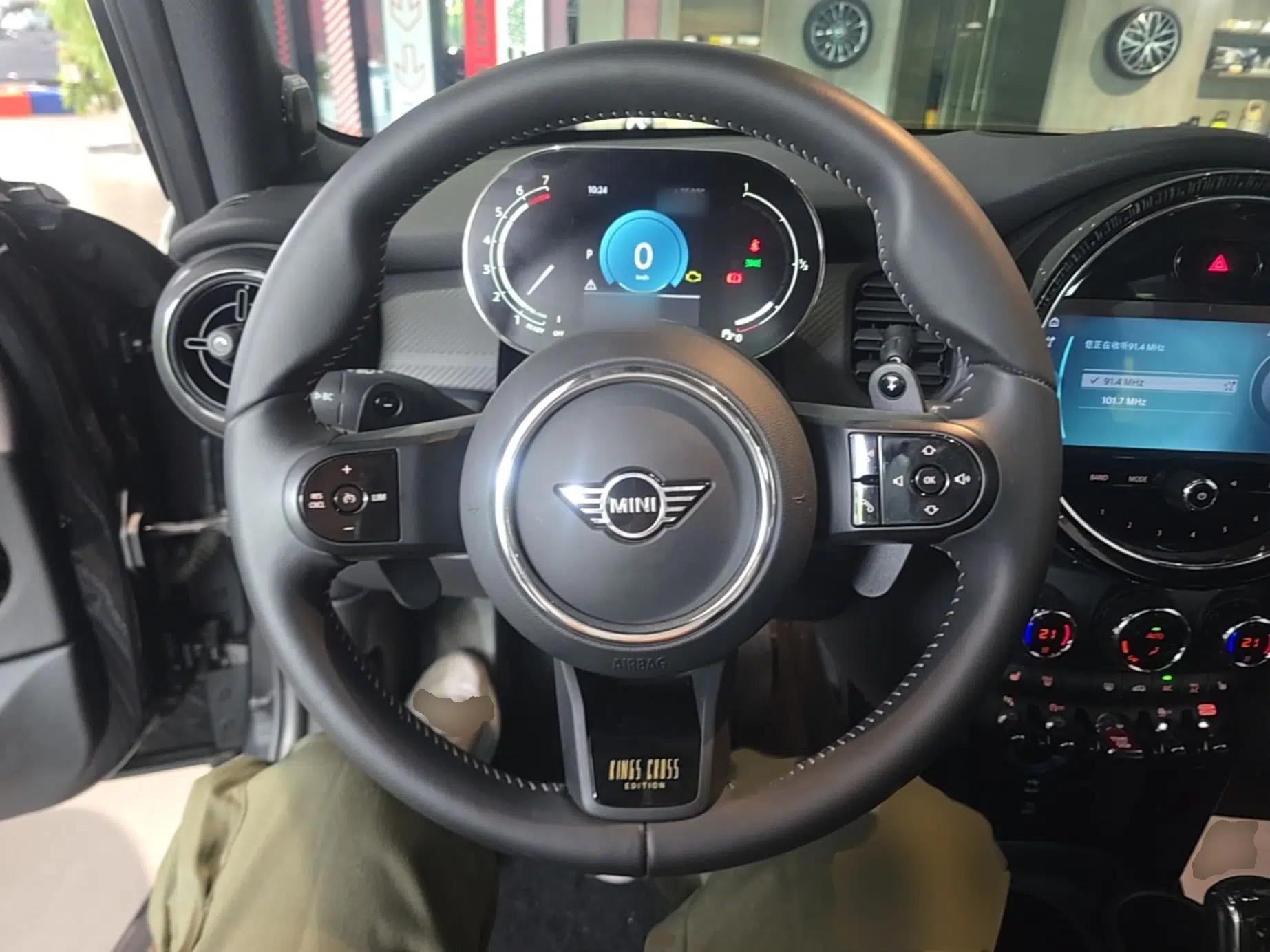 MINI 2023 Facelift 2.0T COOPER S Artist Five-Door Edition — миниатюра 9