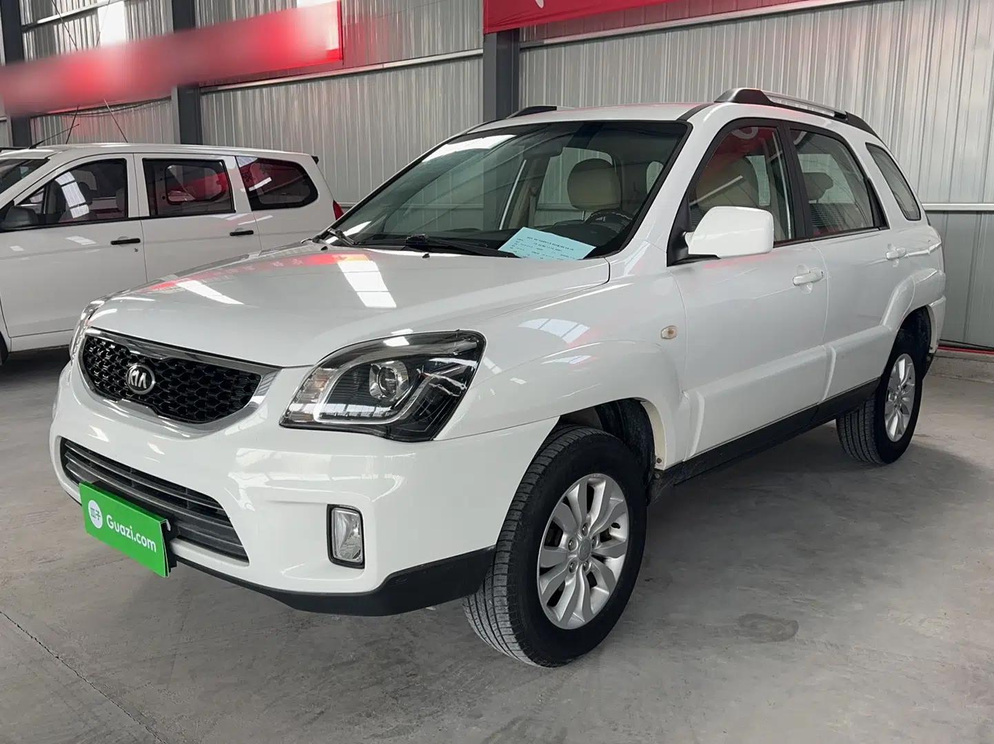 Kia Sportage 2013 2.0L Manual Two-Wheel Drive GL Trim — миниатюра 1
