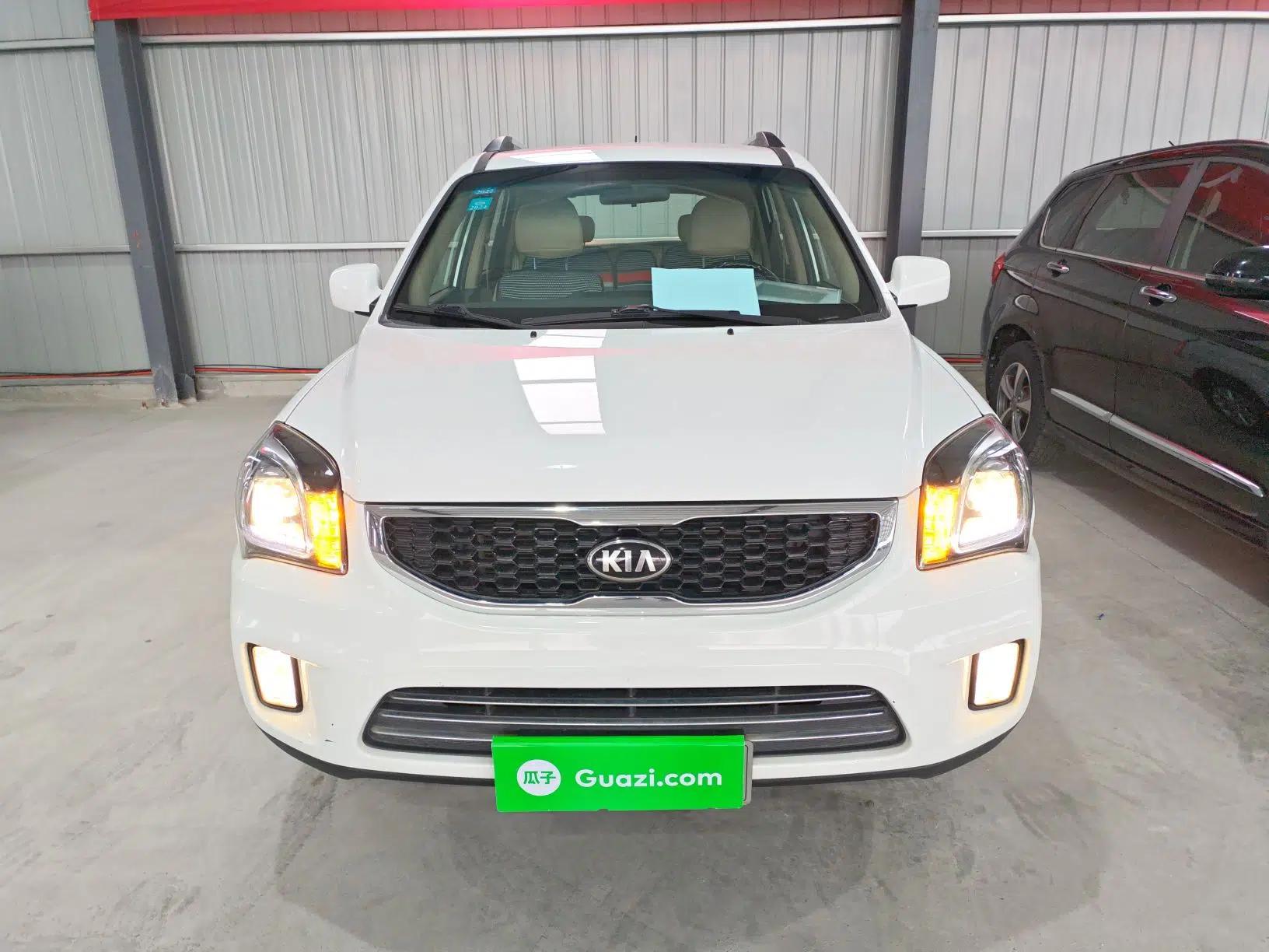 Kia Sportage 2013 2.0L Manual Two-Wheel Drive GL Trim — миниатюра 2