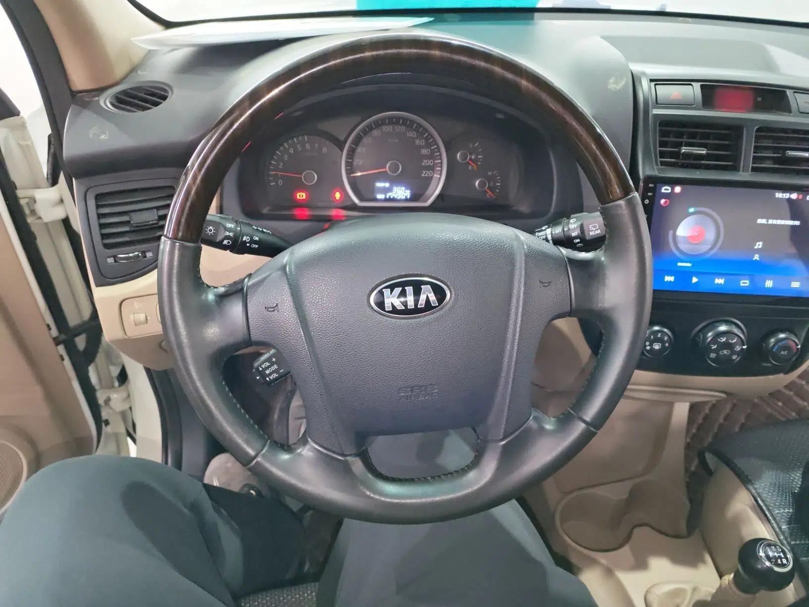 Kia Sportage 2013 2.0L Manual Two-Wheel Drive GL Trim — миниатюра 13