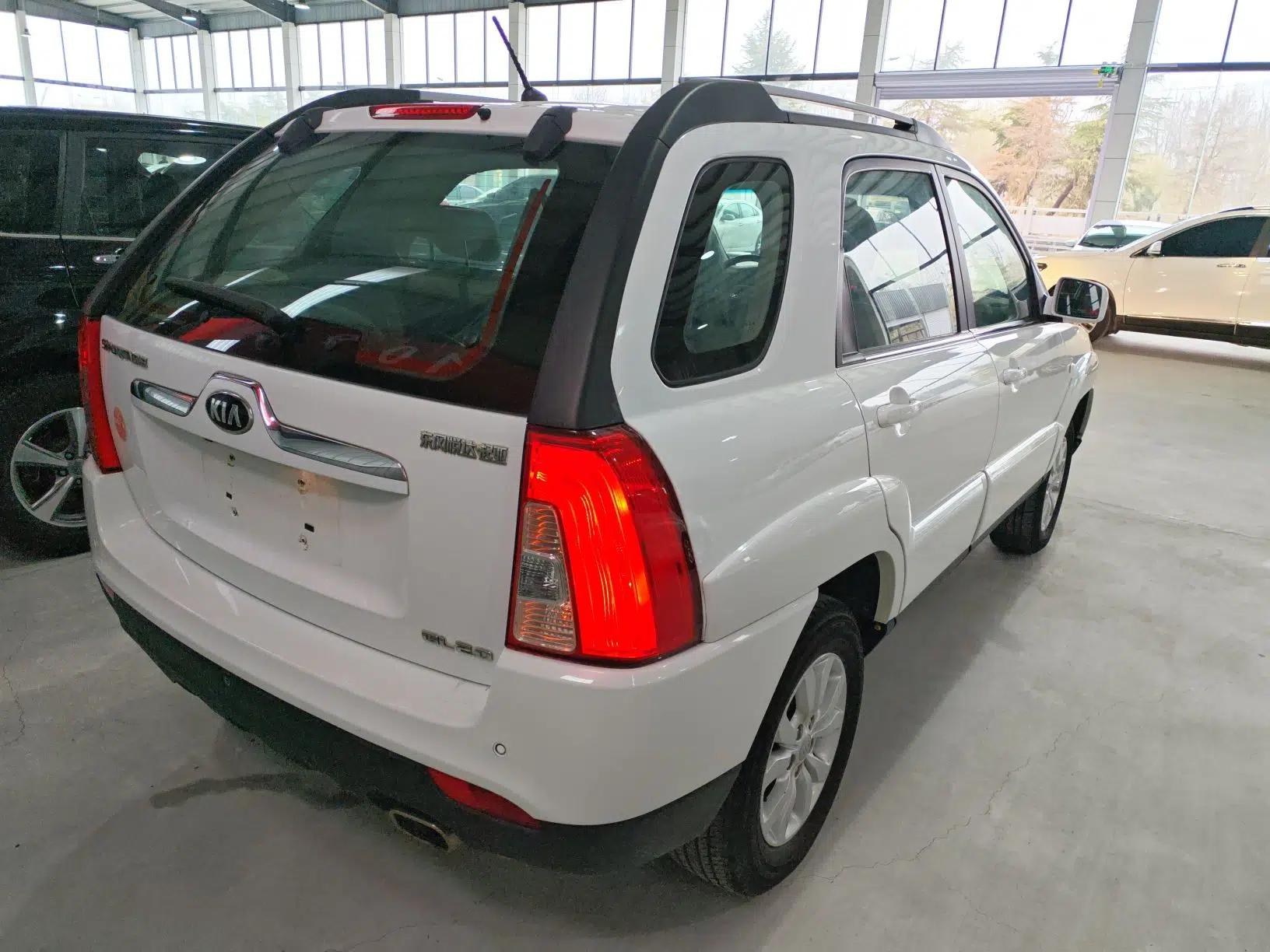 Kia Sportage 2013 2.0L Manual Two-Wheel Drive GL Trim — миниатюра 4