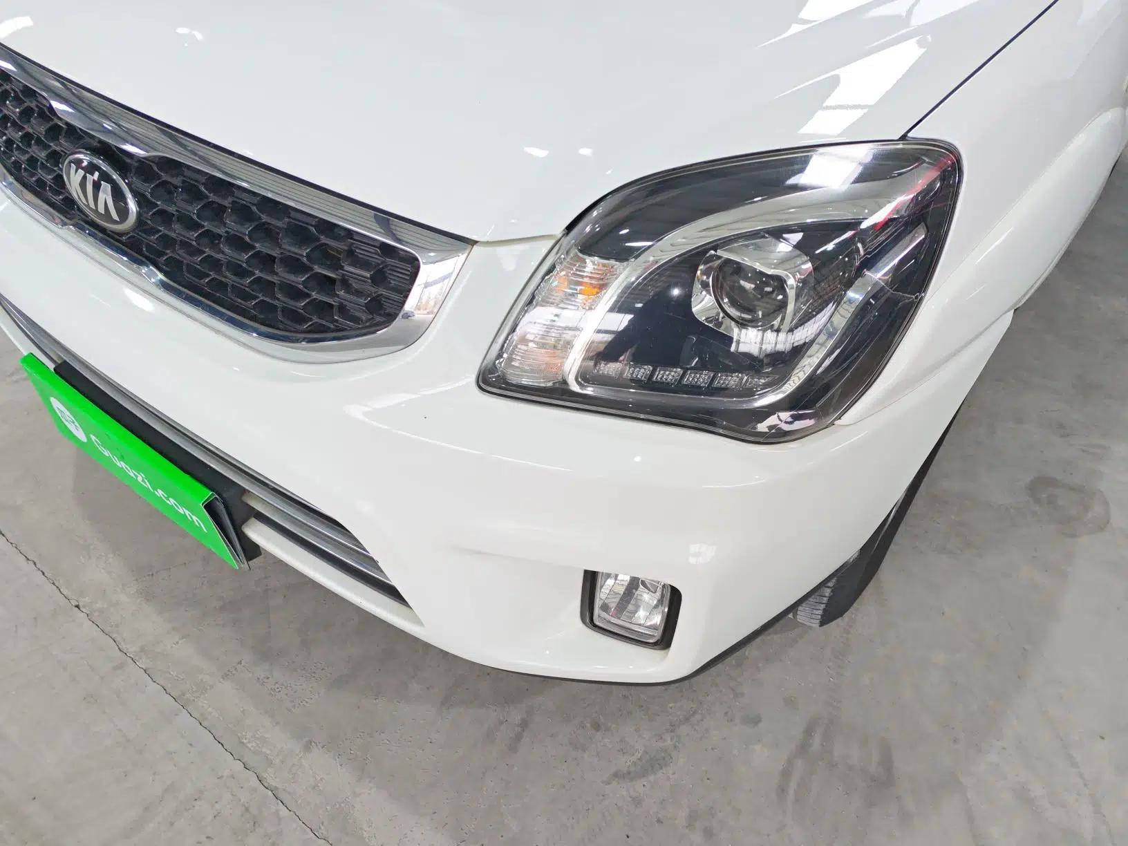 Kia Sportage 2013 2.0L Manual Two-Wheel Drive GL Trim — миниатюра 6