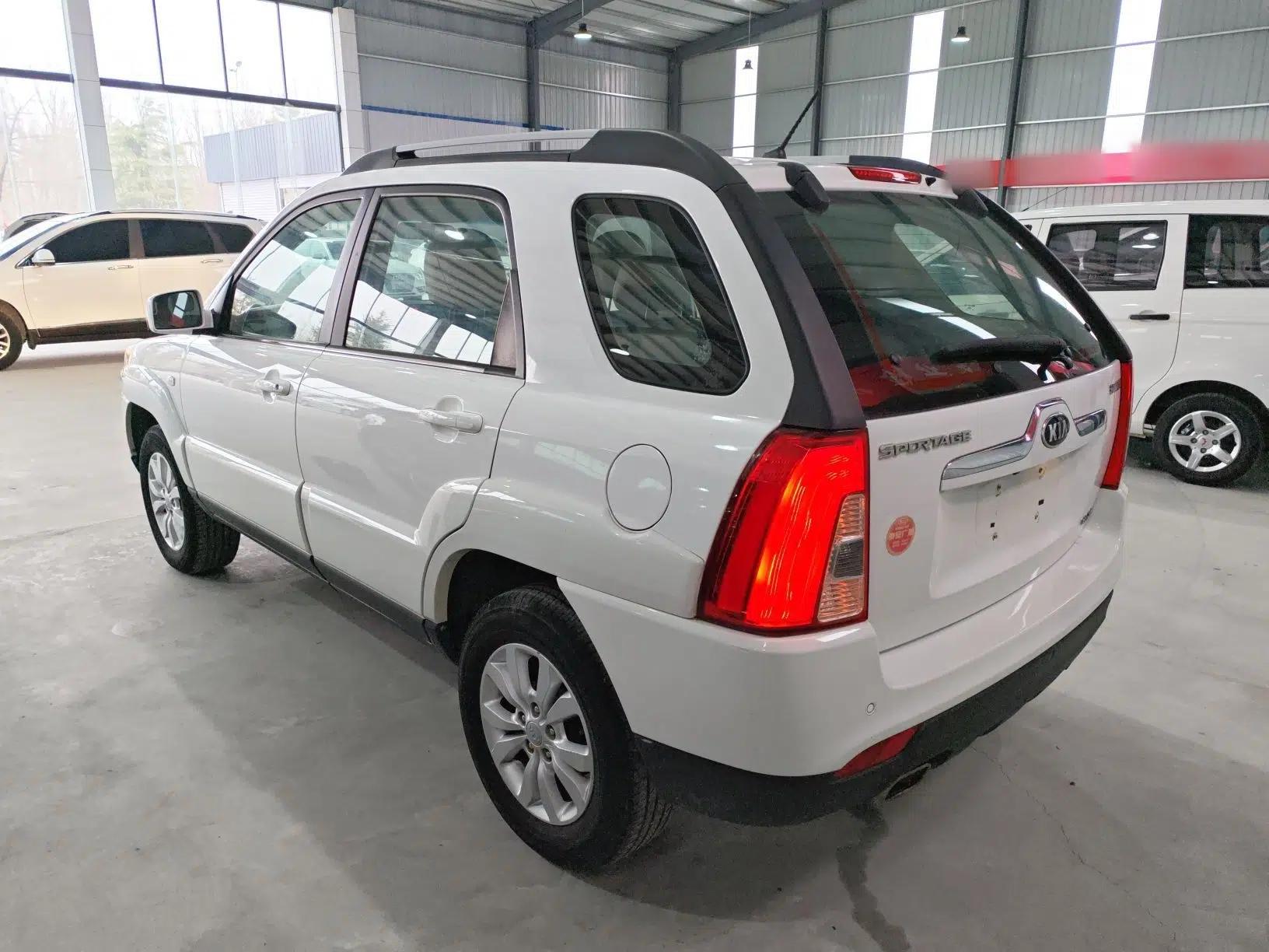 Kia Sportage 2013 2.0L Manual Two-Wheel Drive GL Trim — миниатюра 8