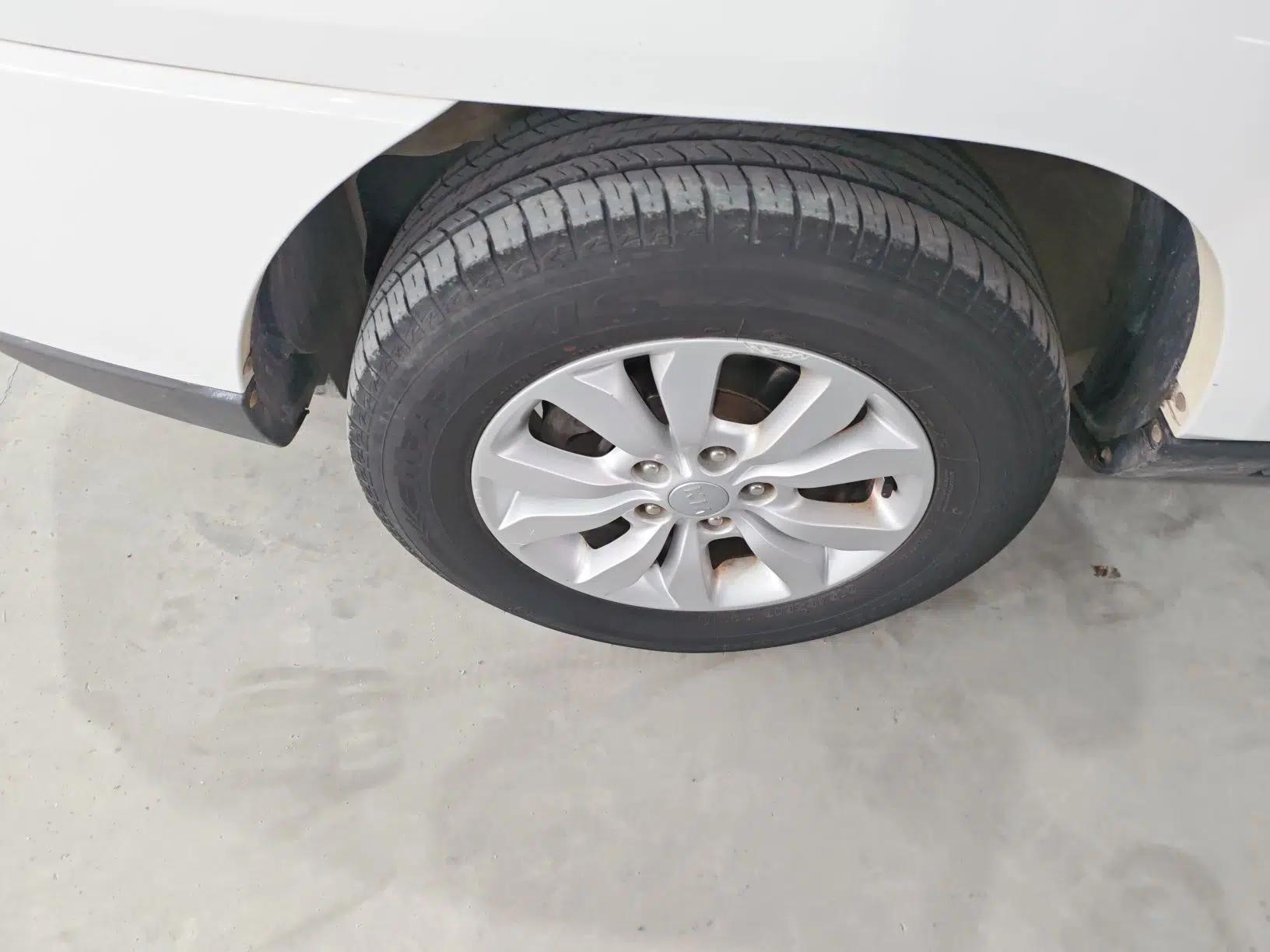 Kia Sportage 2013 2.0L Manual Two-Wheel Drive GL Trim — миниатюра 10