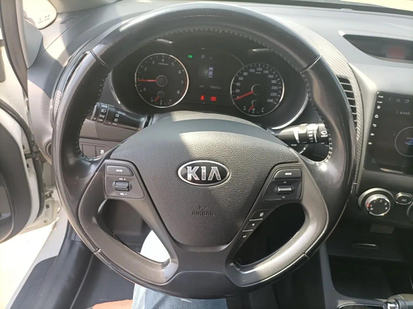 Kia K3 2016 1.6L Automatic GLS — миниатюра 13