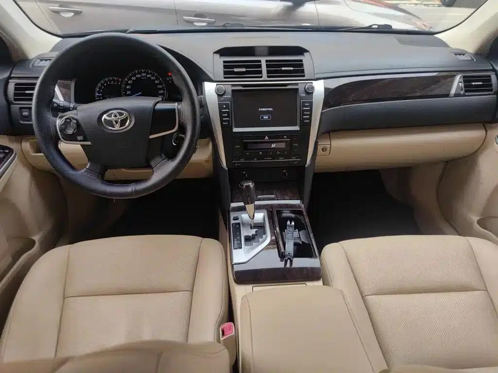 2015 Camry 2.0G Luxury Edition — миниатюра 3