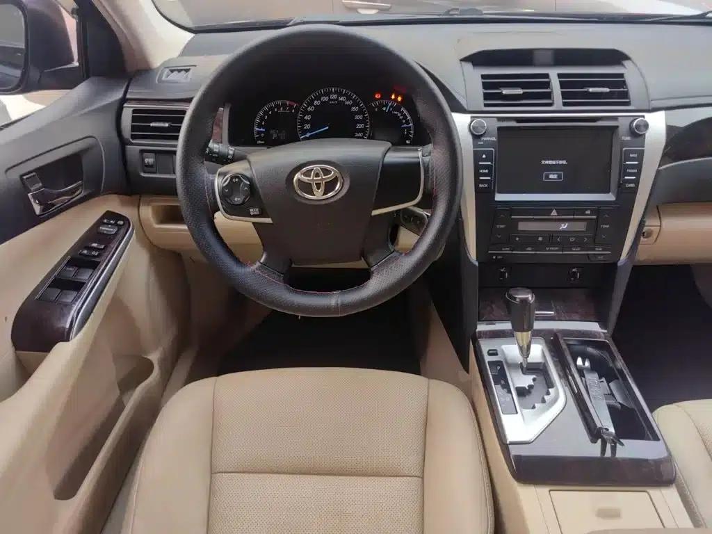 2015 Camry 2.0G Luxury Edition — миниатюра 4