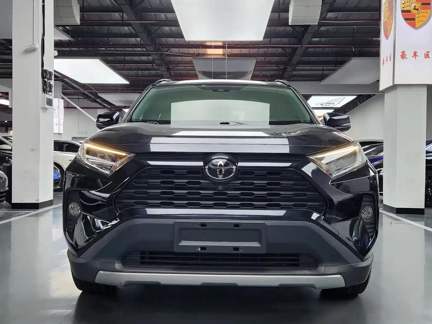 2021 Toyota RAV4 2.0L CVT 2WD Premium Edition — миниатюра 1