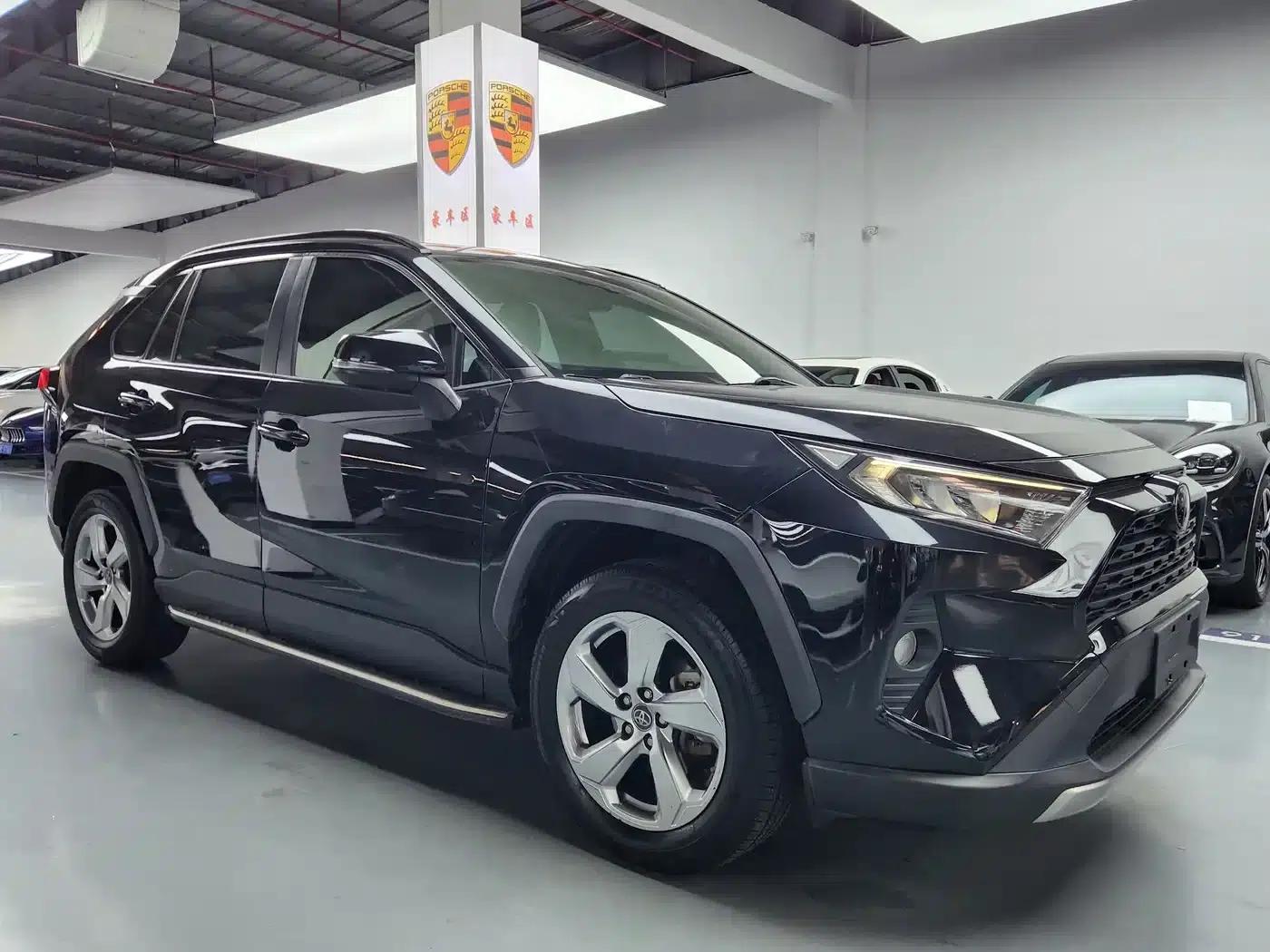 2021 Toyota RAV4 2.0L CVT 2WD Premium Edition — миниатюра 2