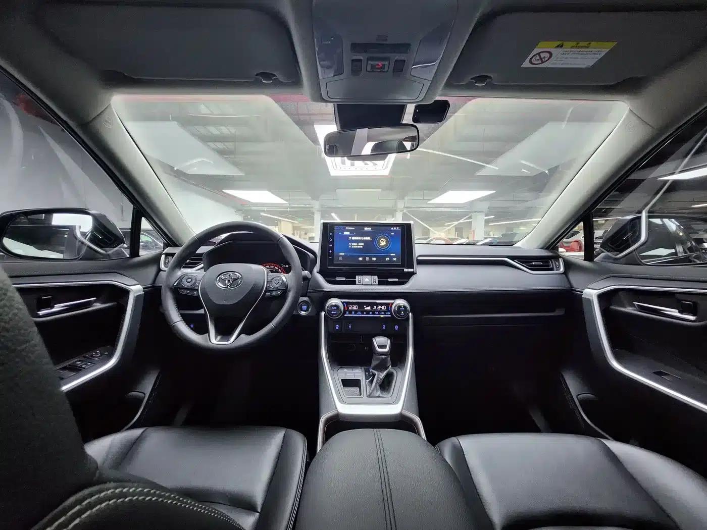 2021 Toyota RAV4 2.0L CVT 2WD Premium Edition — миниатюра 11