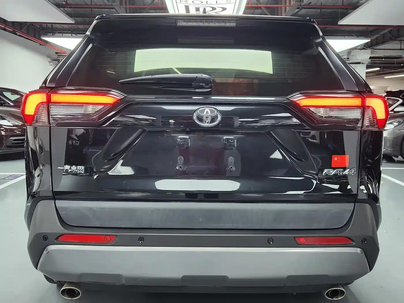 2021 Toyota RAV4 2.0L CVT 2WD Premium Edition — миниатюра 14