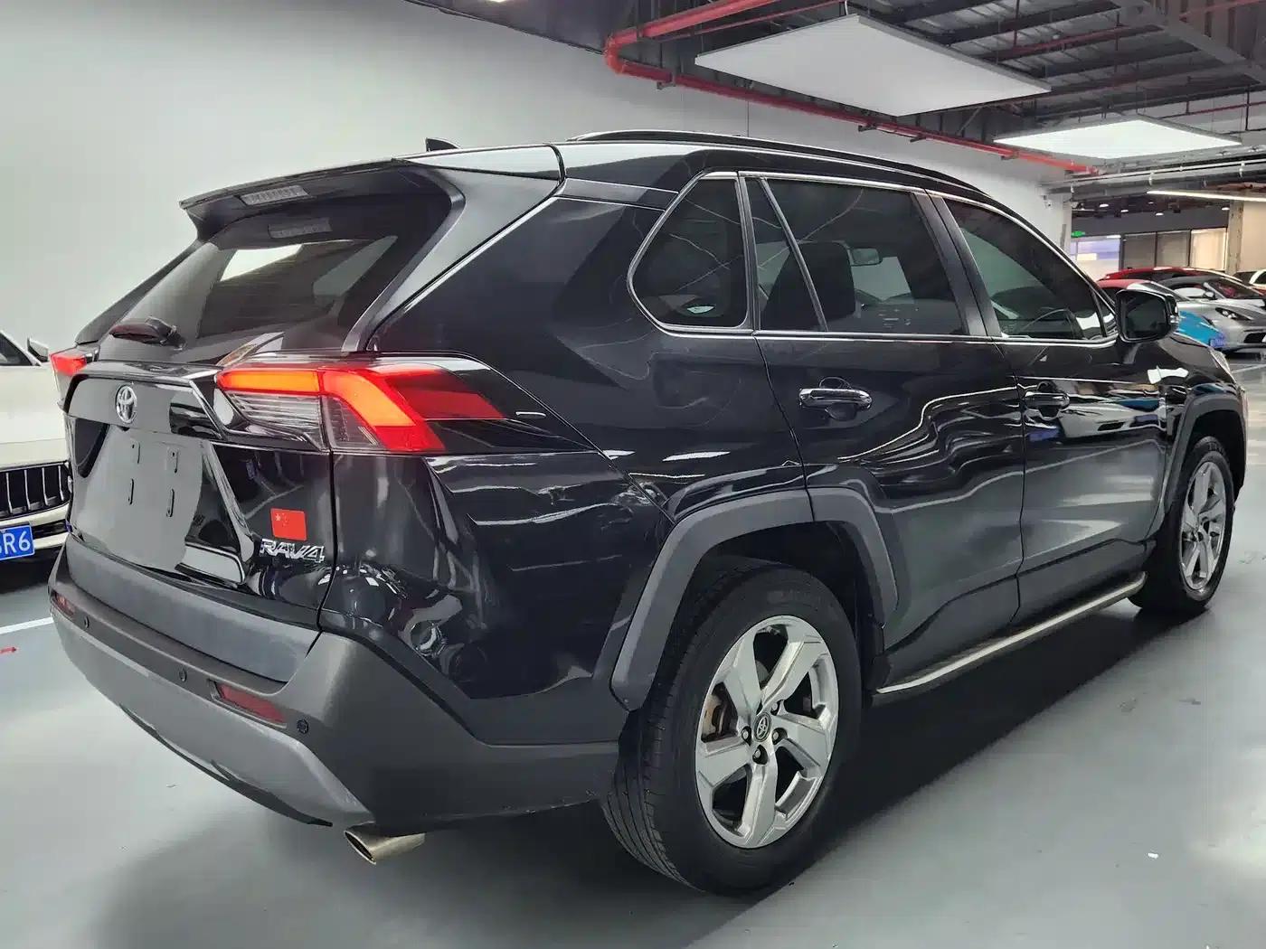 2021 Toyota RAV4 2.0L CVT 2WD Premium Edition — миниатюра 15