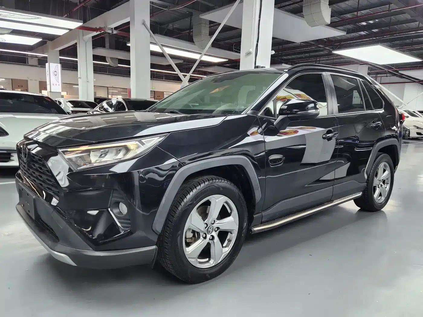 2021 Toyota RAV4 2.0L CVT 2WD Premium Edition — миниатюра 3