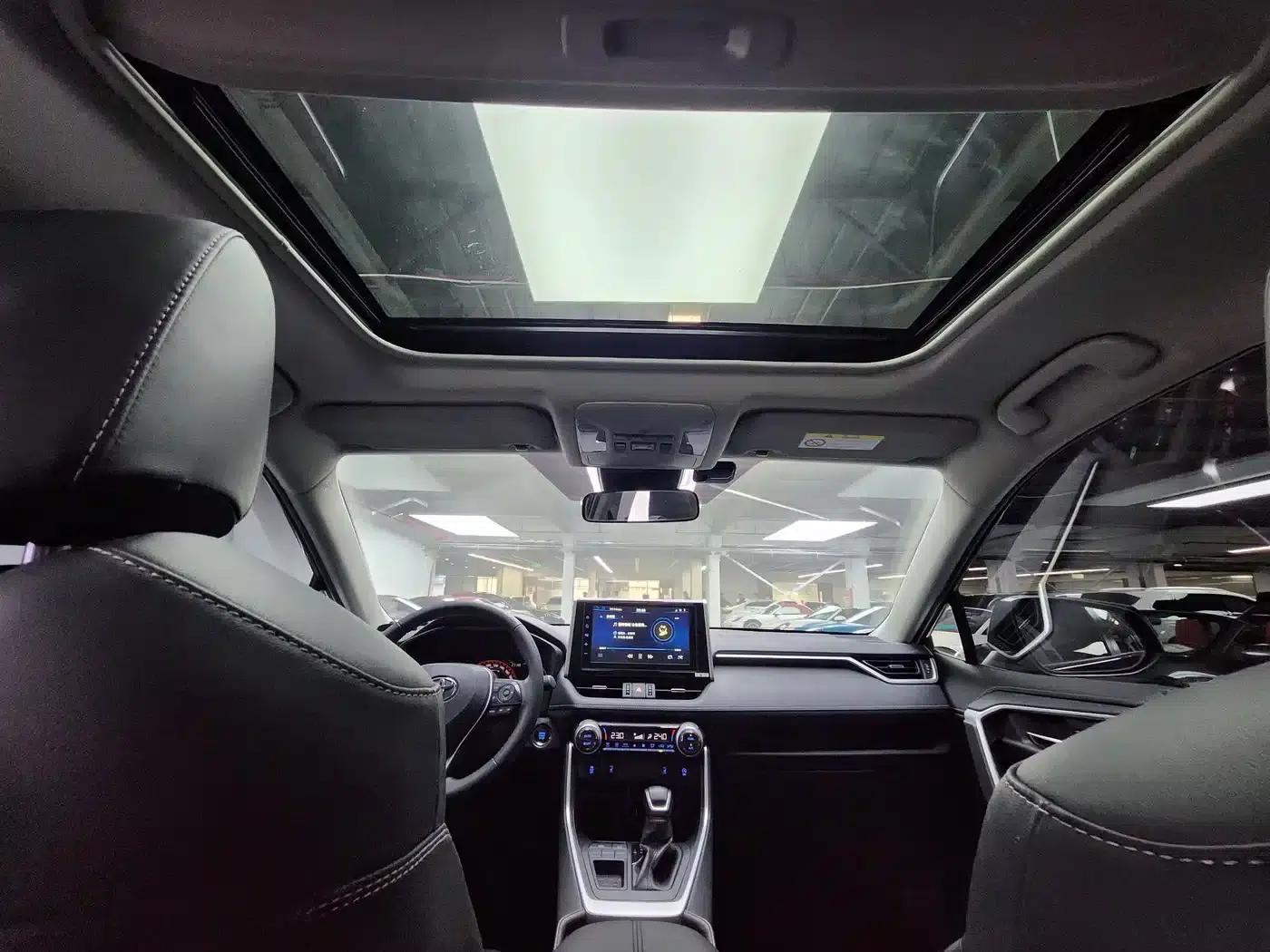 2021 Toyota RAV4 2.0L CVT 2WD Premium Edition — миниатюра 10