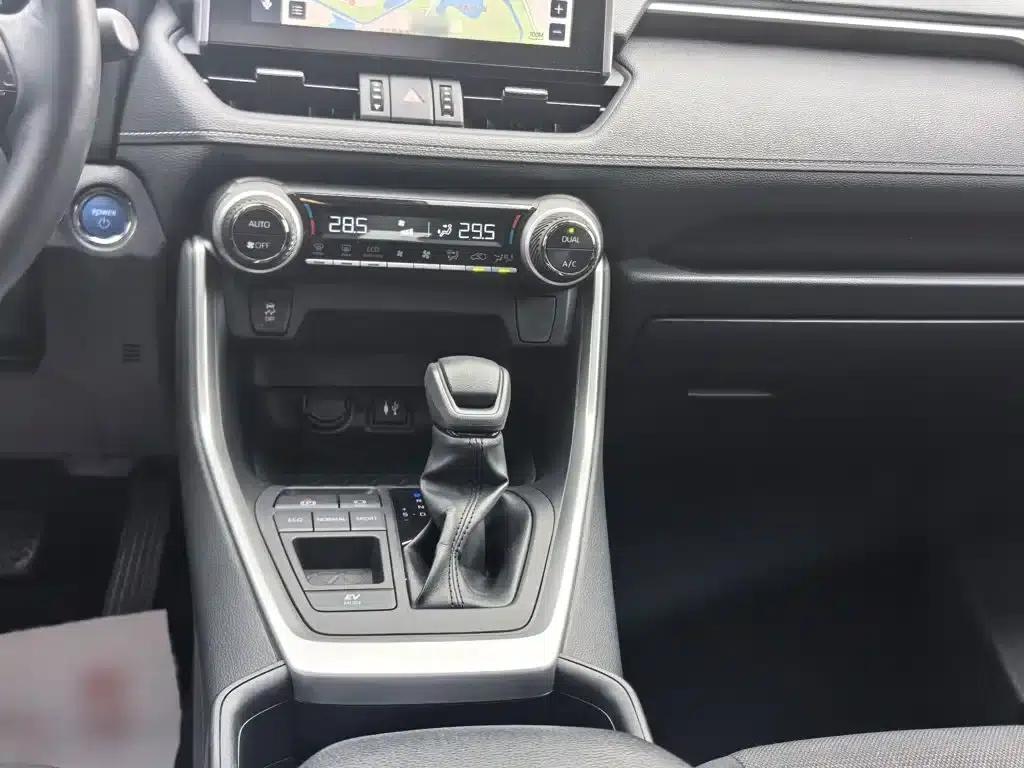 RAV4 2021 Facelift Hybrid 2.5L E-CVT 2WD Elite Edition — миниатюра 13