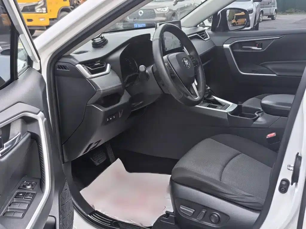 RAV4 2021 Facelift Hybrid 2.5L E-CVT 2WD Elite Edition — миниатюра 14