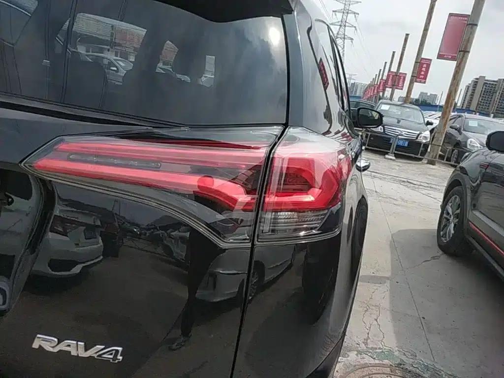 2018 RAV4 2.0L CVT 2WD Fashion X Edition — миниатюра 8