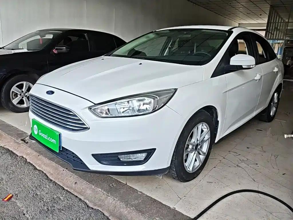 Ford Focus 2018 Sedan Classic 1.6L Automatic Fashion Smart Edition — миниатюра 1