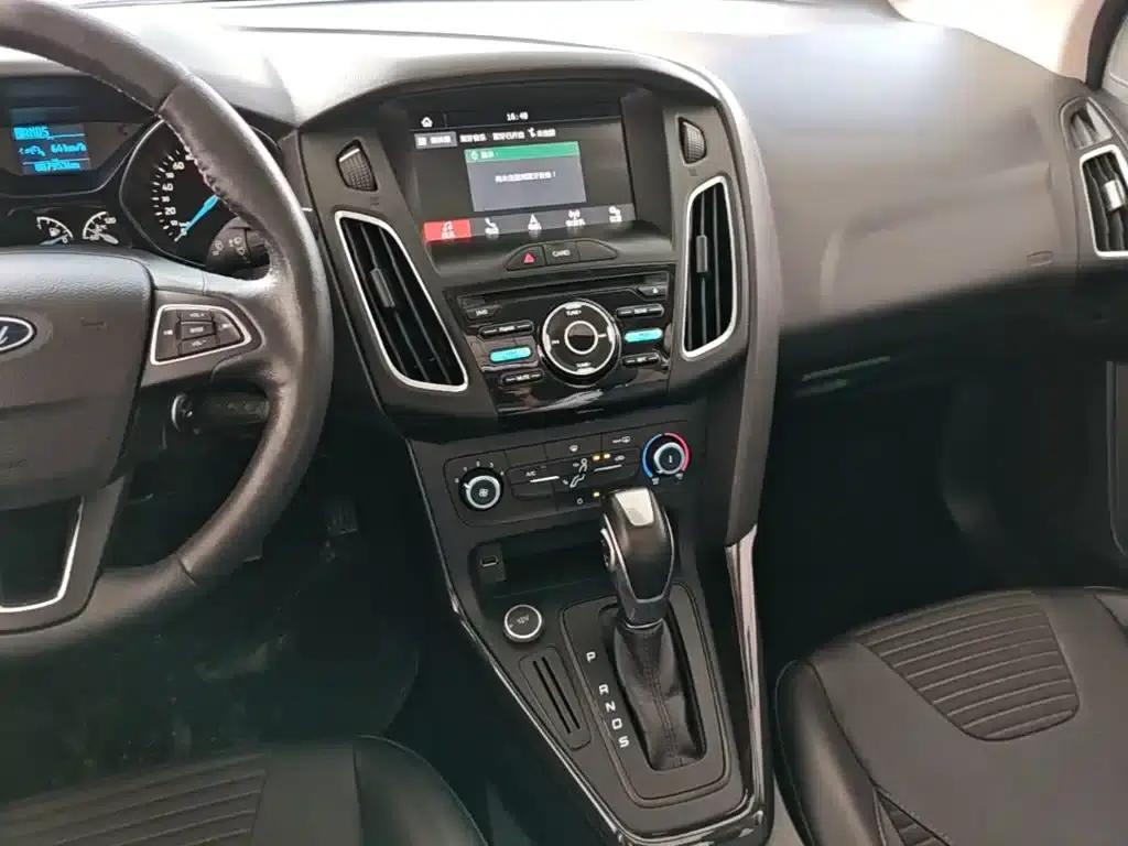 Ford Focus 2018 Sedan Classic 1.6L Automatic Fashion Smart Edition — миниатюра 13