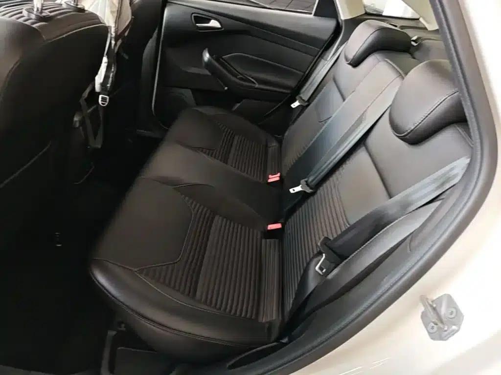 Ford Focus 2018 Sedan Classic 1.6L Automatic Fashion Smart Edition — миниатюра 17