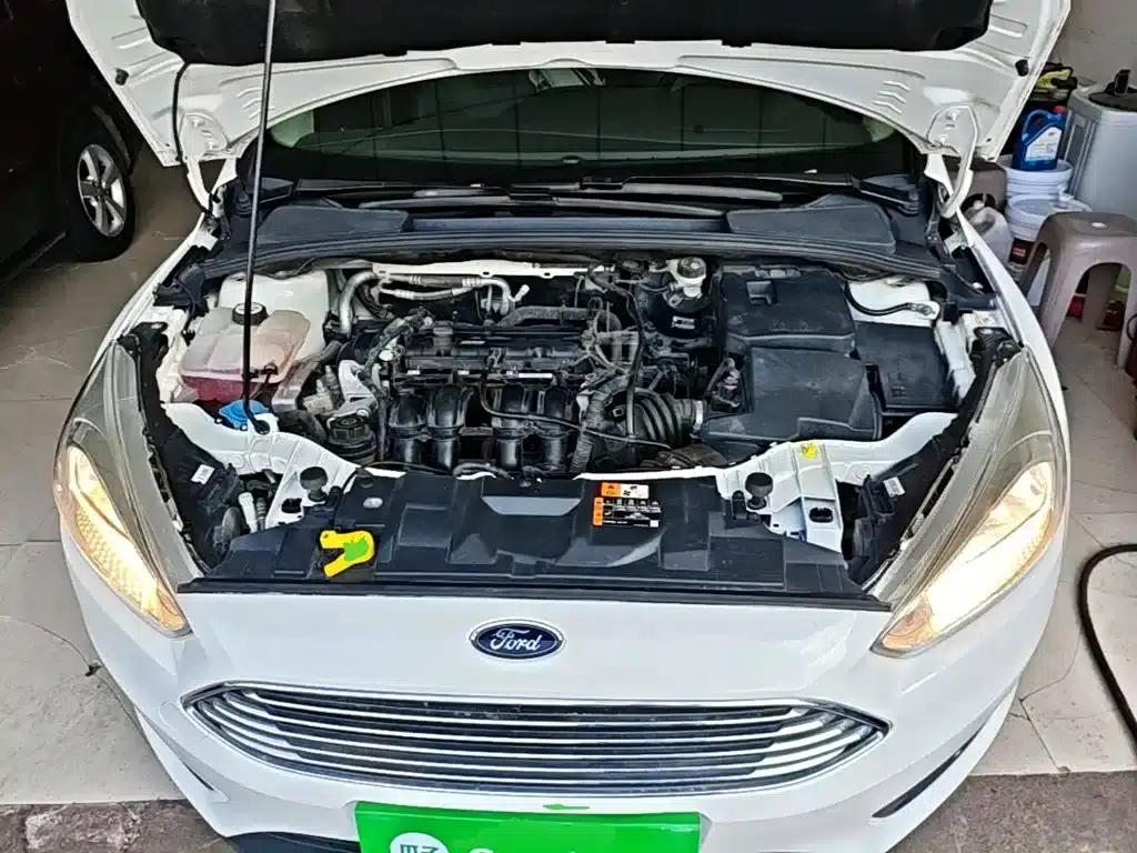 Ford Focus 2018 Sedan Classic 1.6L Automatic Fashion Smart Edition — миниатюра 20