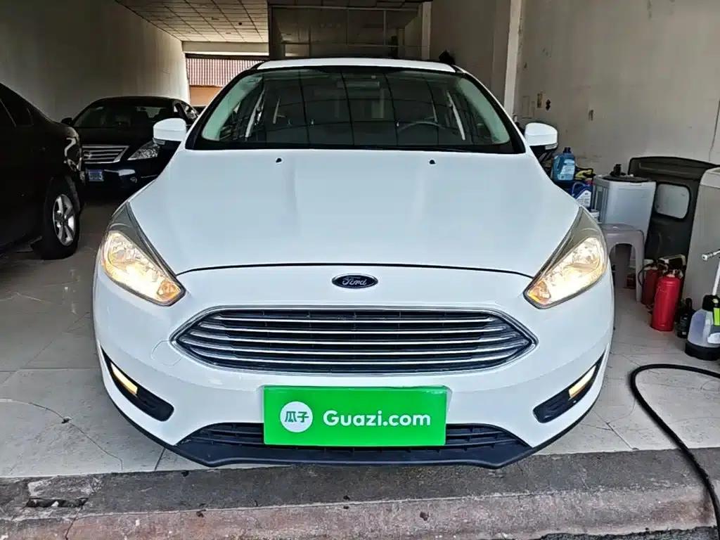Ford Focus 2018 Sedan Classic 1.6L Automatic Fashion Smart Edition — миниатюра 3
