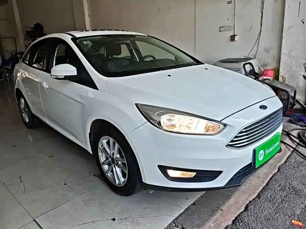 Ford Focus 2018 Sedan Classic 1.6L Automatic Fashion Smart Edition — миниатюра 4