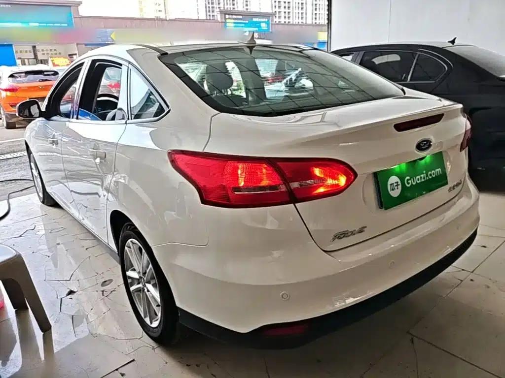 Ford Focus 2018 Sedan Classic 1.6L Automatic Fashion Smart Edition — миниатюра 5