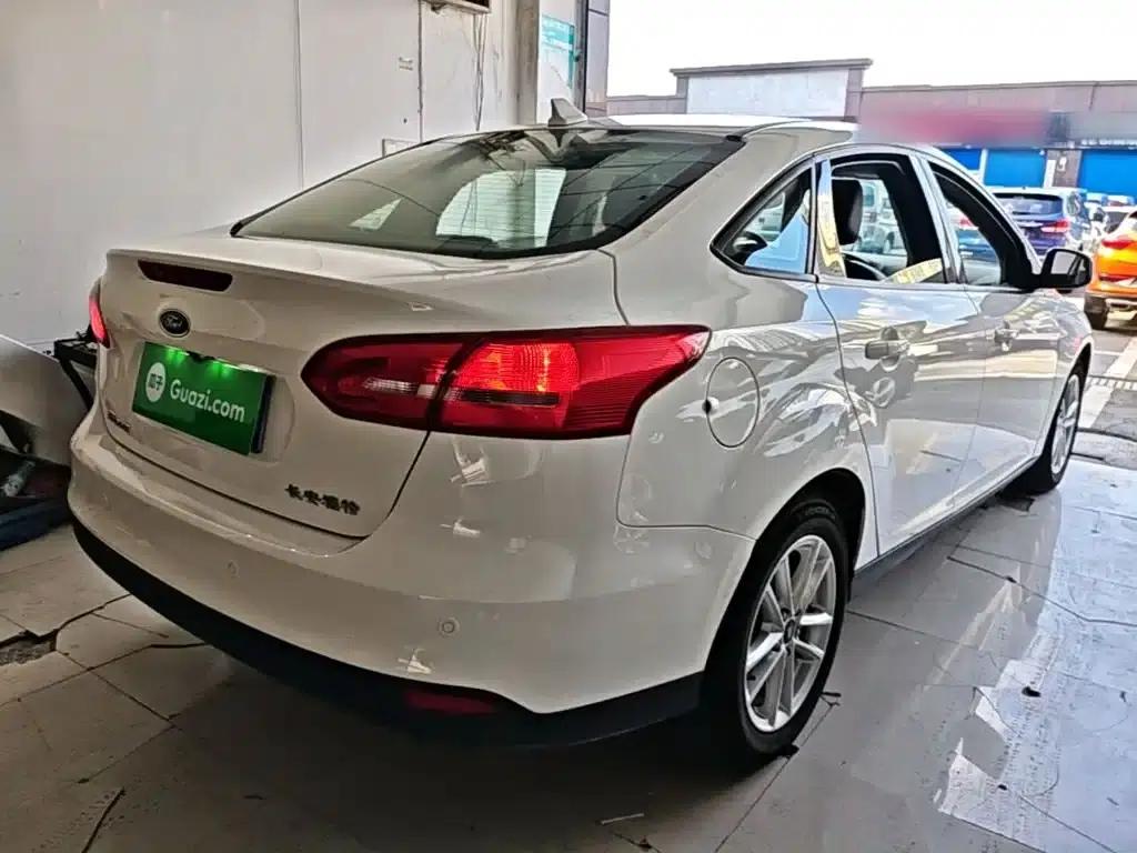 Ford Focus 2018 Sedan Classic 1.6L Automatic Fashion Smart Edition — миниатюра 7