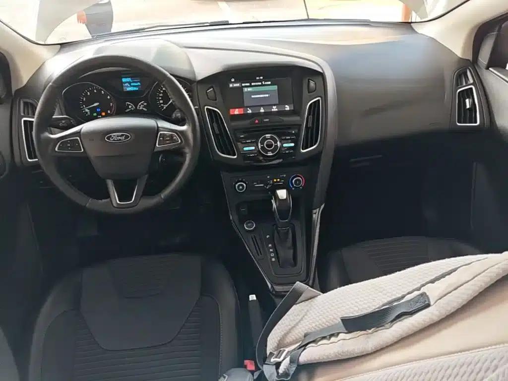 Ford Focus 2018 Sedan Classic 1.6L Automatic Fashion Smart Edition — миниатюра 10