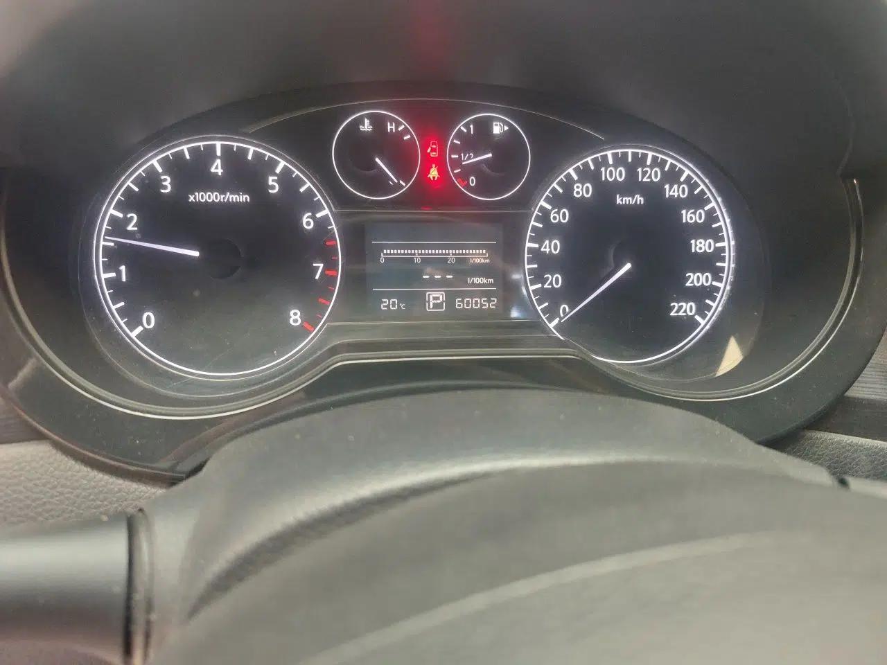 Nissan Tiida 2011 1.6L CVT Smart Version — миниатюра 12