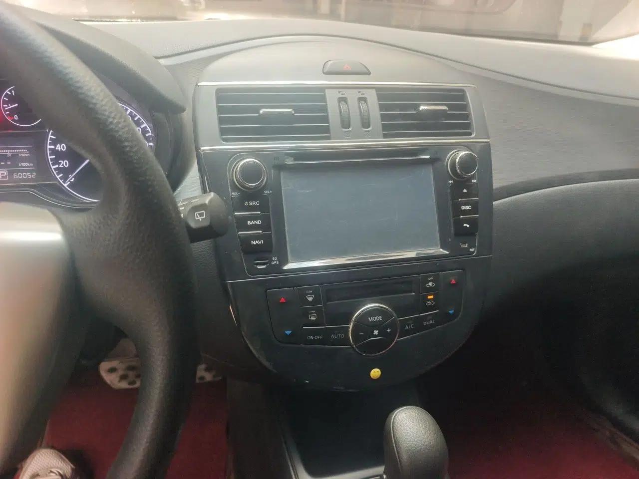 Nissan Tiida 2011 1.6L CVT Smart Version — миниатюра 13