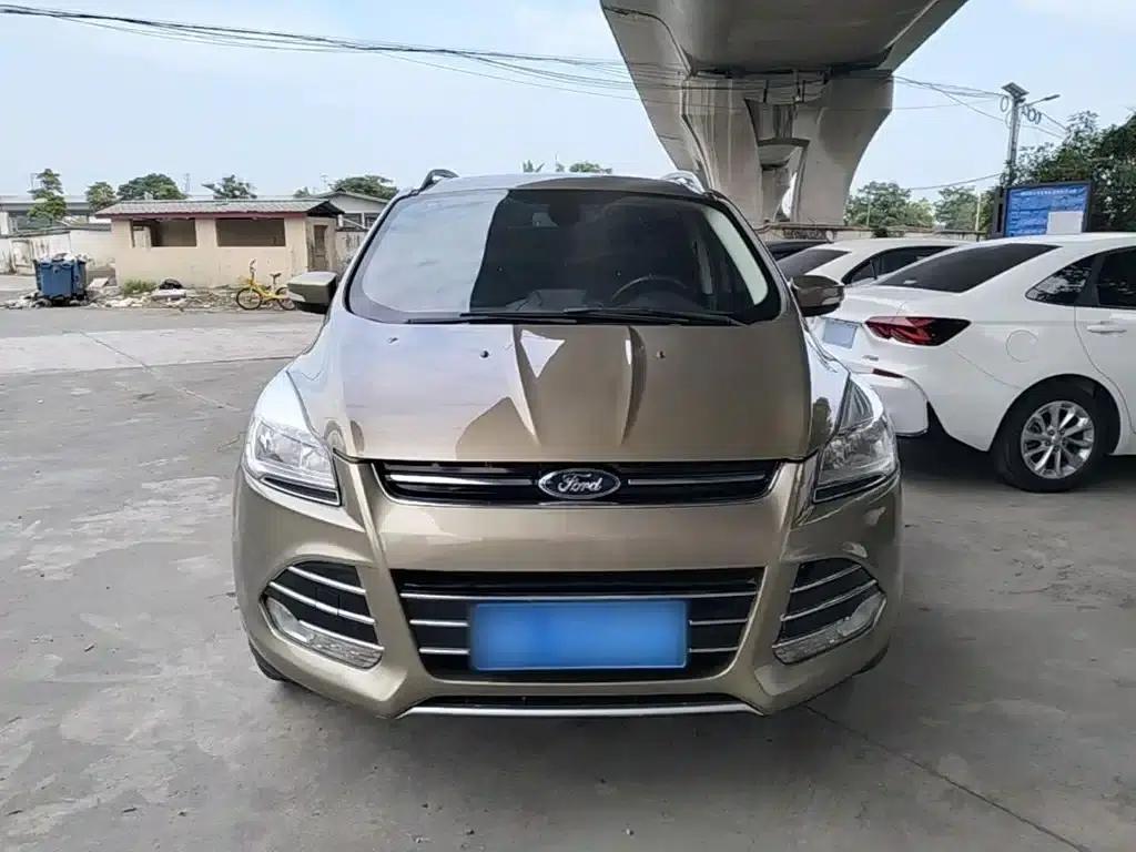 Ford Kuga 2015 1.5L GTDi 2WD Fashion Edition — миниатюра 3