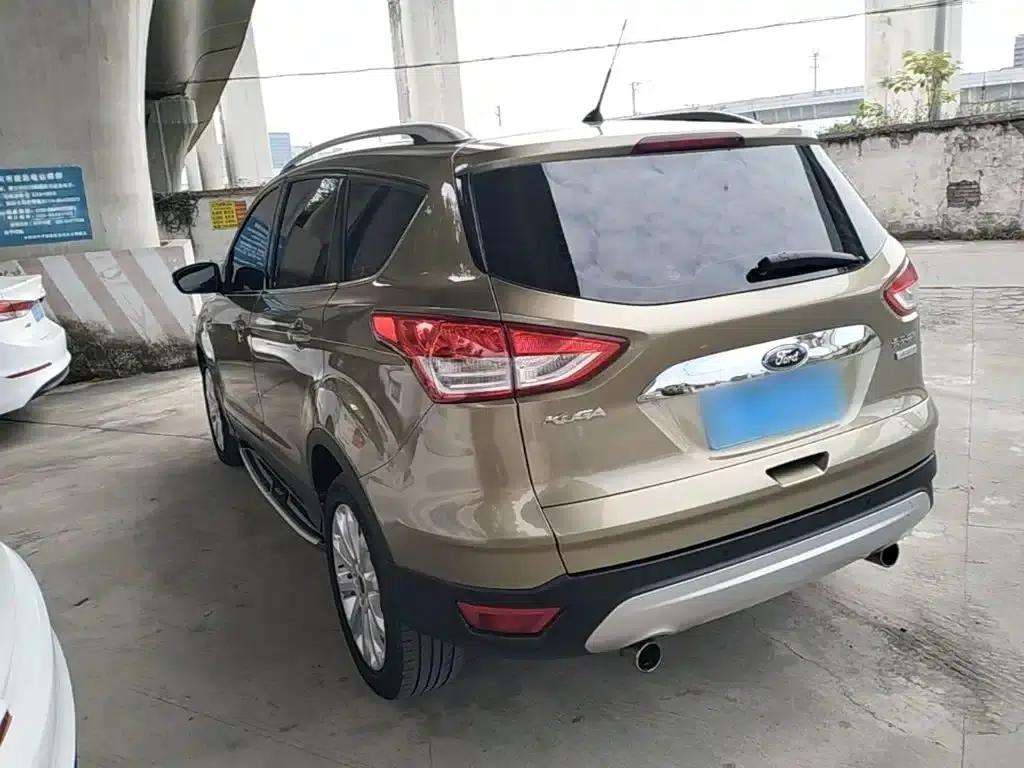 Ford Kuga 2015 1.5L GTDi 2WD Fashion Edition — миниатюра 5