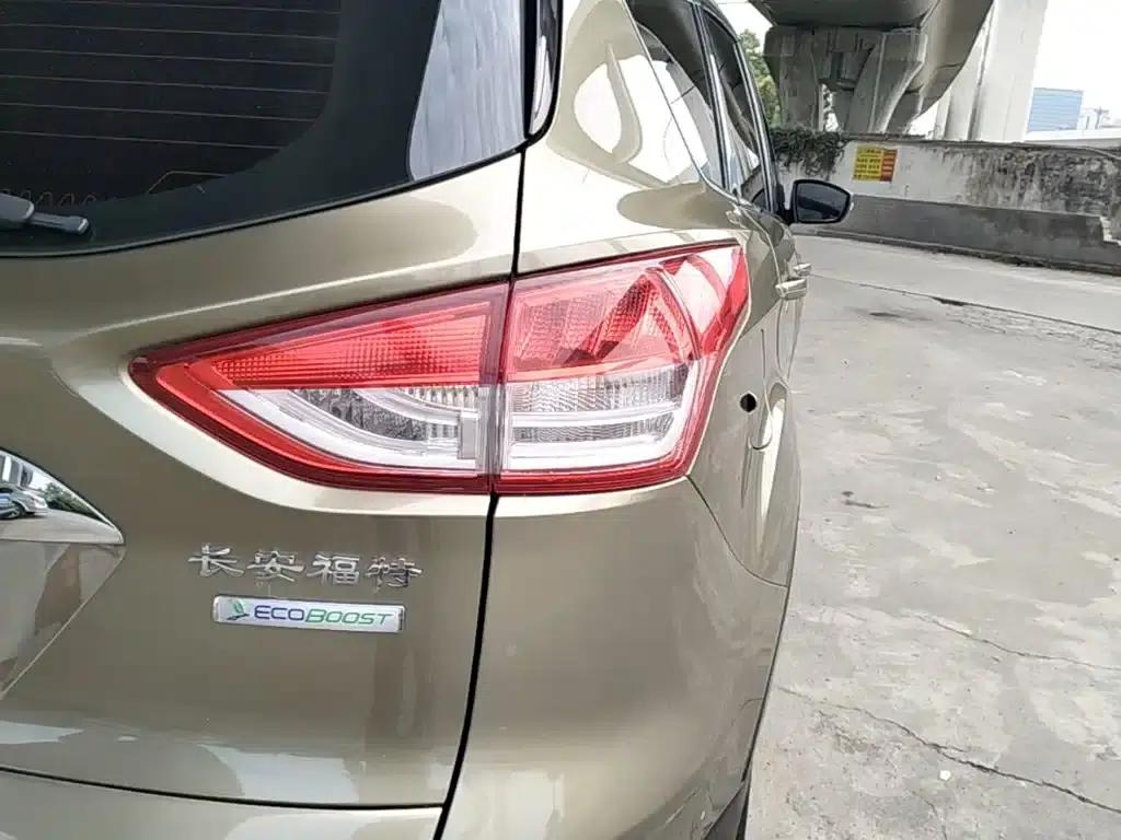 Ford Kuga 2015 1.5L GTDi 2WD Fashion Edition — миниатюра 8