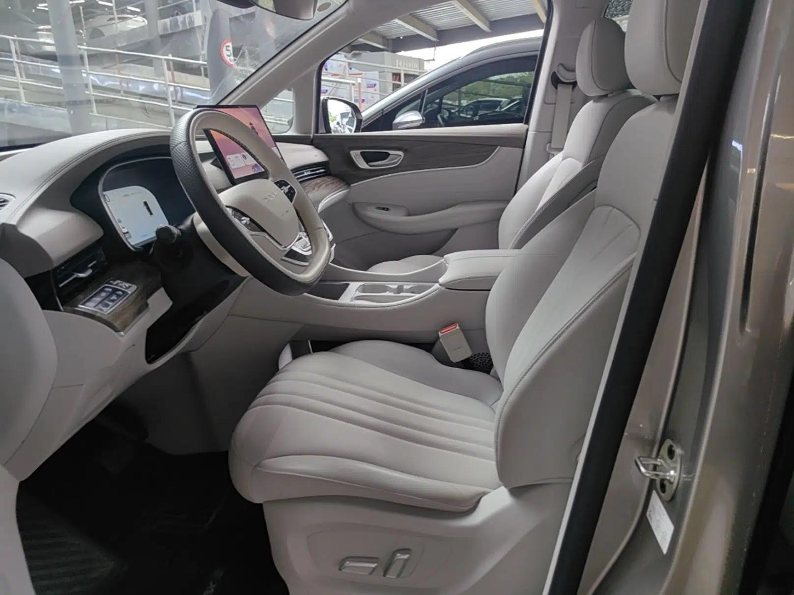 Roewe iMAX8 New Energy 2025 1.5T DMH Lu Zun Deluxe Edition — миниатюра 17