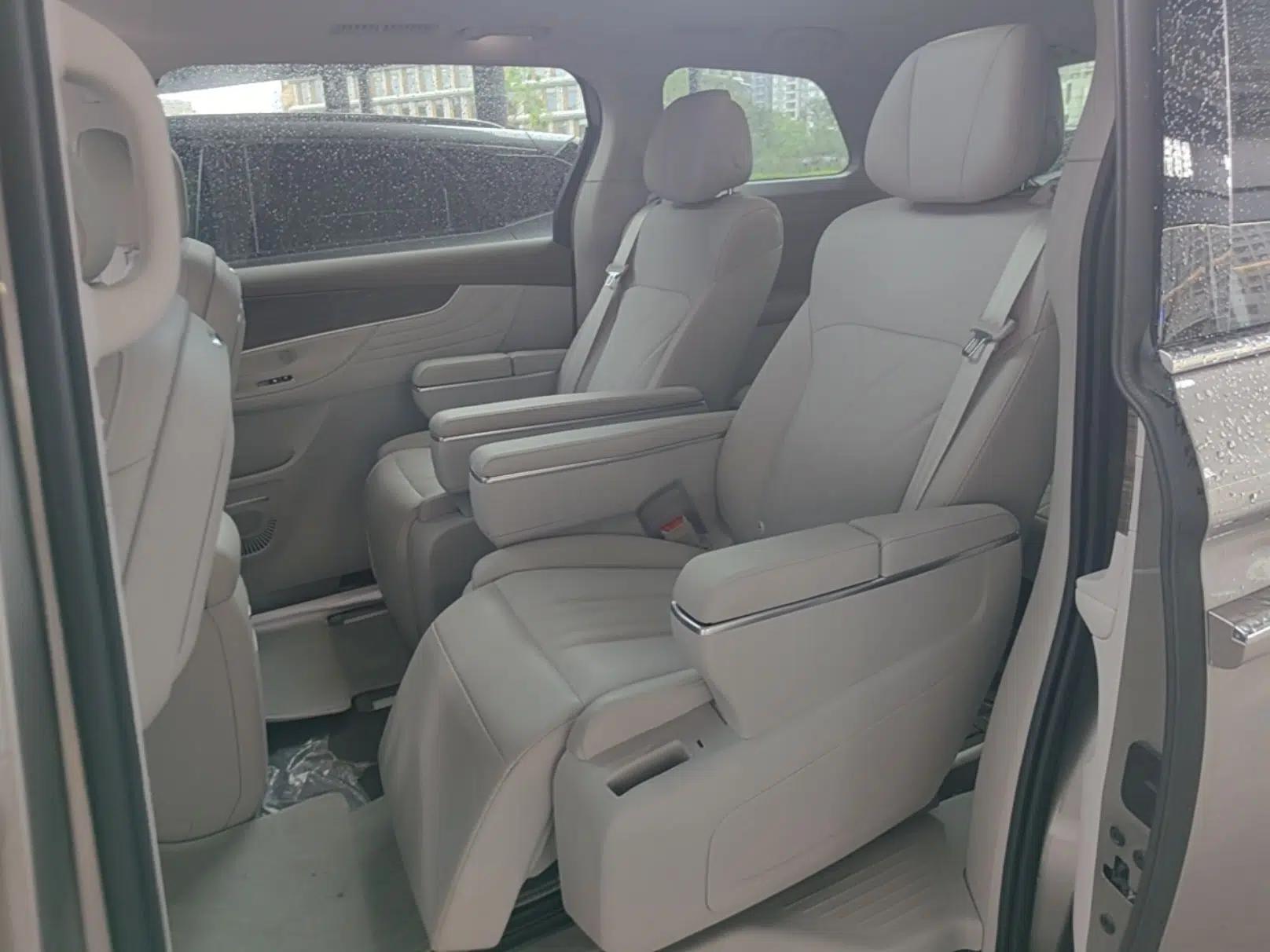 Roewe iMAX8 New Energy 2025 1.5T DMH Lu Zun Deluxe Edition — миниатюра 20
