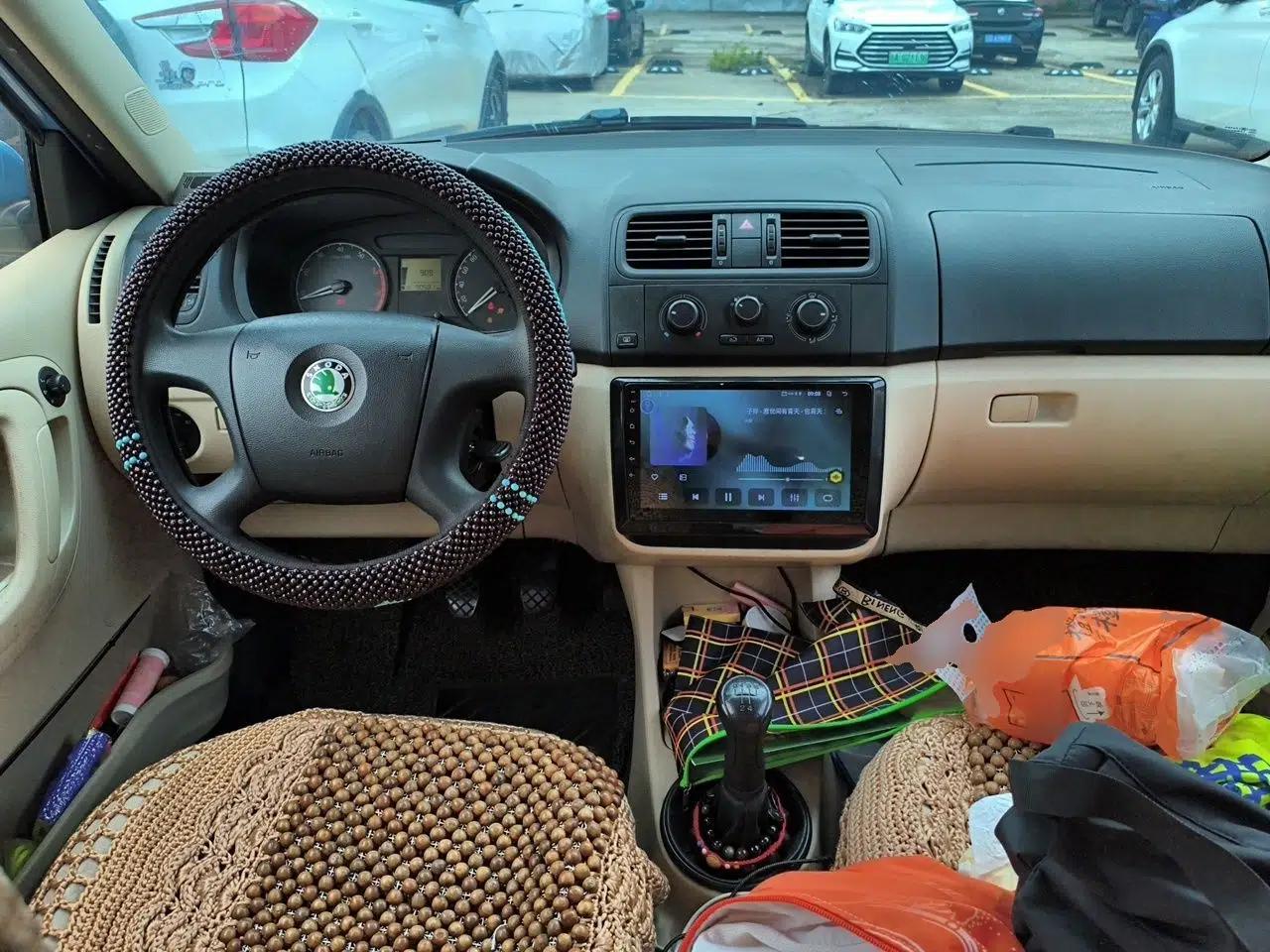 Skoda Fabia 2011 1.4L Manual Crystal Edition — миниатюра 9