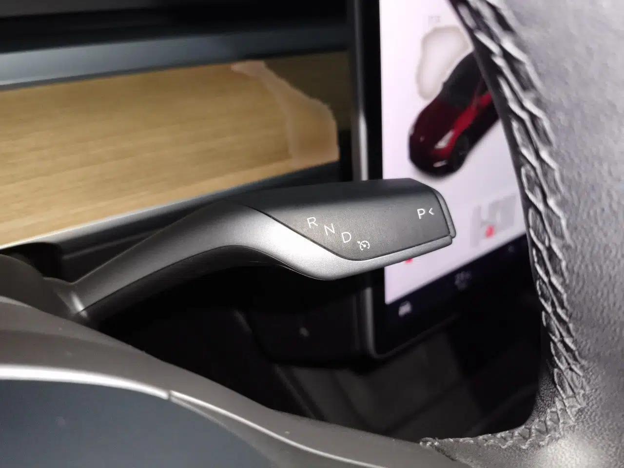 Tesla Model Y 2021 Long-Range All-Wheel-Drive Version 3D7 — миниатюра 13