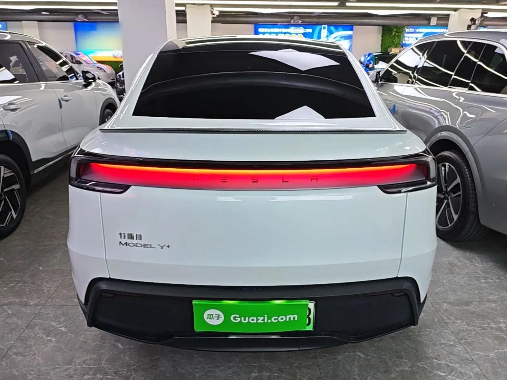 Tesla Model Y 2025 Long-Range All-Wheel-Drive Version — миниатюра 5