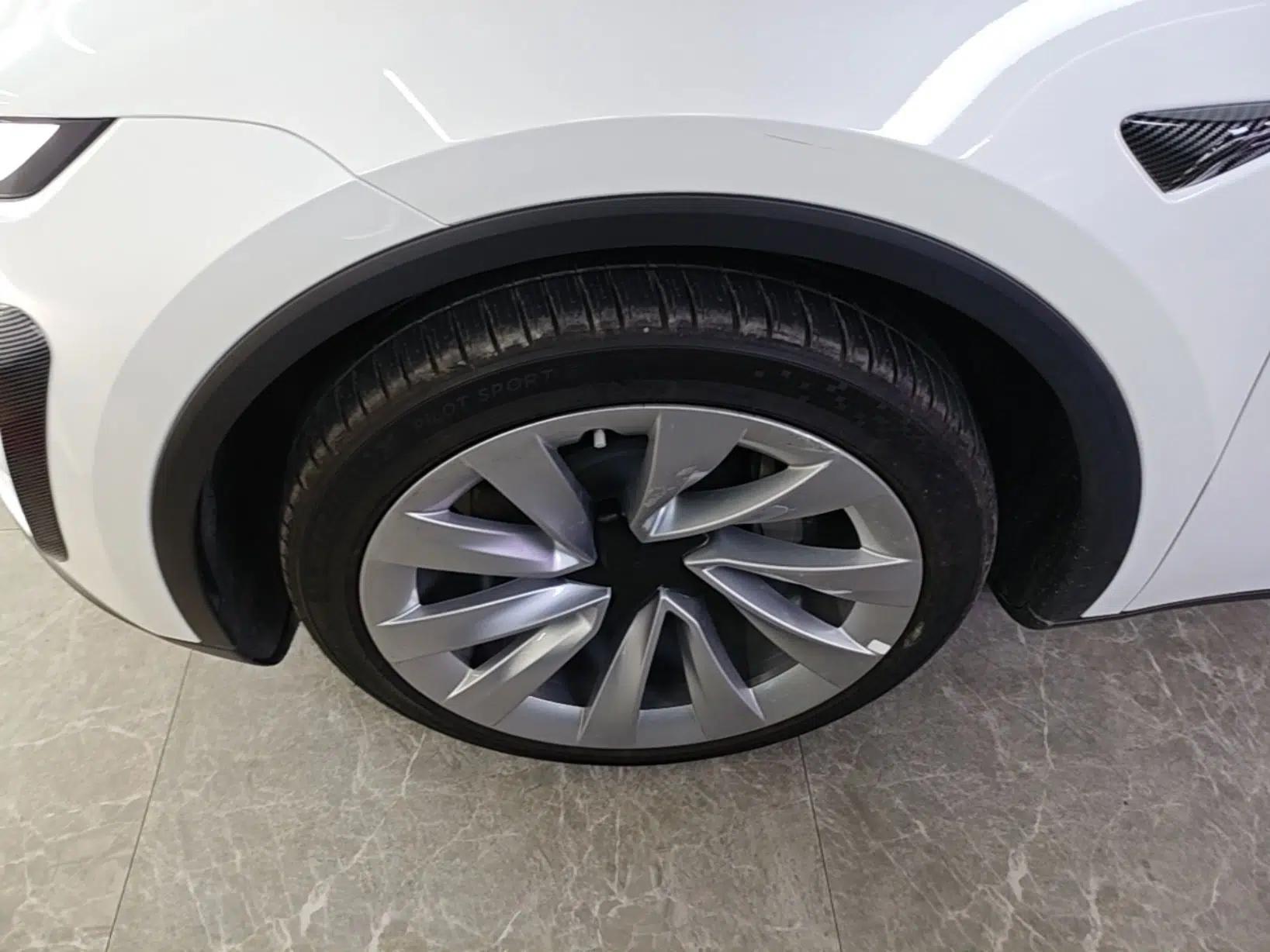 Tesla Model Y 2025 Long-Range All-Wheel-Drive Version — миниатюра 10